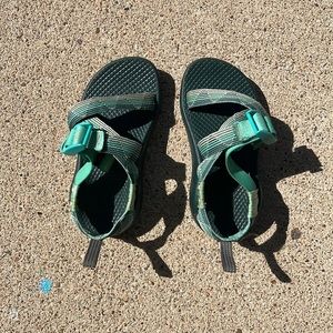Girls size 10 Chaco sandals … great condition barely worn